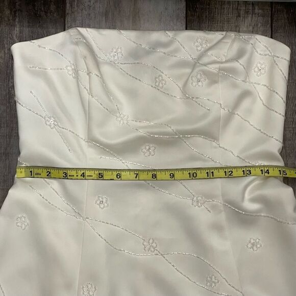 Niki by Niki Livas Strapless Formal Floor Length Dress Off White Size 10 - Picture 16 of 16